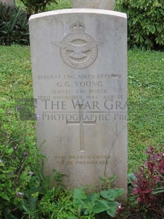 TRINCOMALEE WAR CEMETERY - YOUNG, GEORGE GELLATLY